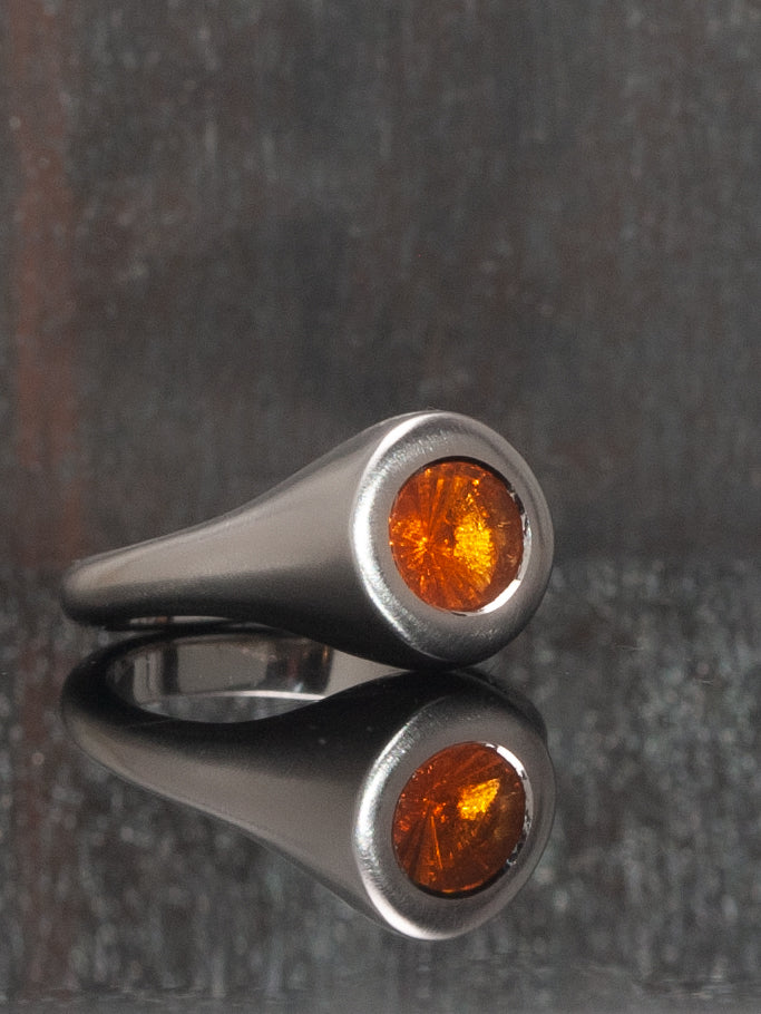 Platin Ring Feueropal - Siegelring - Unikatschmuck - Ring mit Style  - Geschenk - Handgefertigter Ring - mvh Berlin